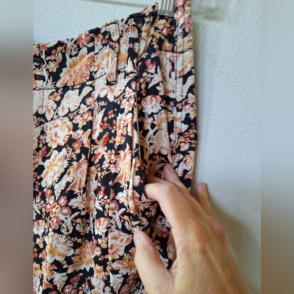 Anthropologie Diandra Pleated Joggers. Floral. Womens size 10P - Picture 4 of 8